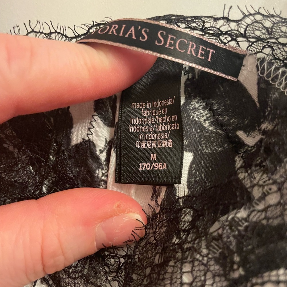 NWT- MAJOR SAVINGS! Victoria's Secret Black and White Floral Chemise - Picture 5 of 7